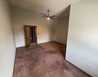 1838 Foxhall Circle - Photo Thumbnail 7