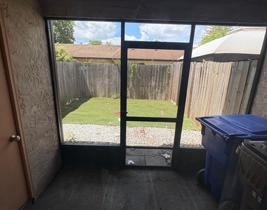 1838 Foxhall Circle - Photo Thumbnail 13