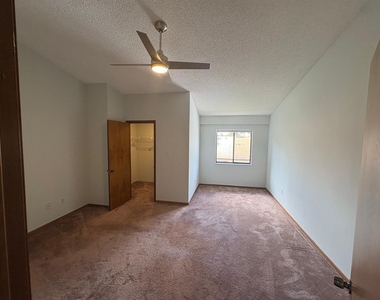 1838 Foxhall Circle - Photo Thumbnail 5