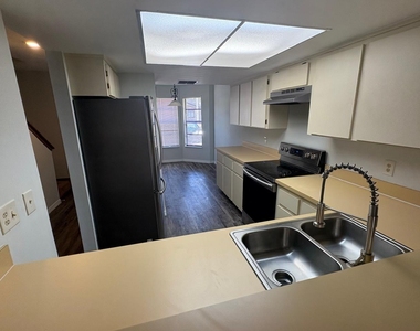 1838 Foxhall Circle - Photo Thumbnail 1