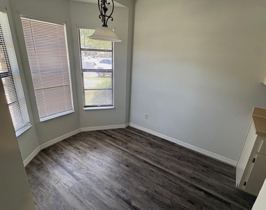 1838 Foxhall Circle - Photo Thumbnail 3