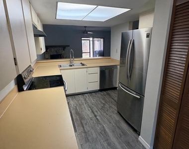 1838 Foxhall Circle - Photo Thumbnail 2