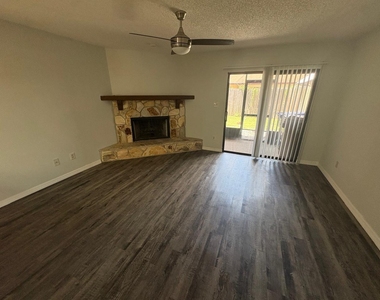 1838 Foxhall Circle - Photo Thumbnail 4