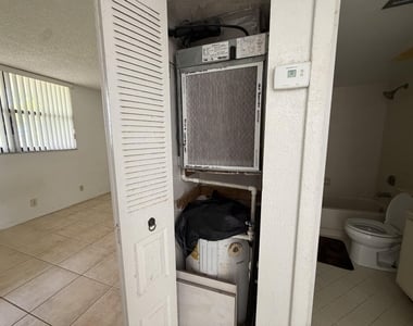 112 Lake Emerald Drive - Photo Thumbnail 16