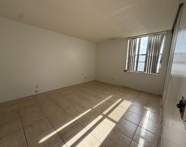 112 Lake Emerald Drive - Photo Thumbnail 5