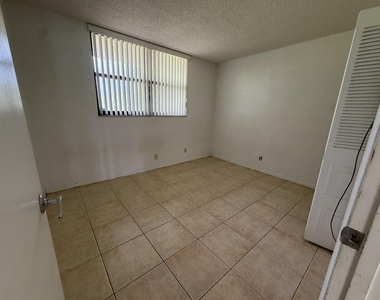 112 Lake Emerald Drive - Photo Thumbnail 3