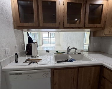 112 Lake Emerald Drive - Photo Thumbnail 6