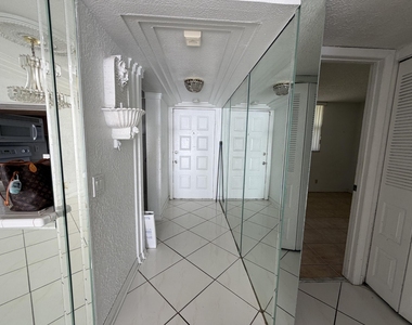 112 Lake Emerald Drive - Photo Thumbnail 13