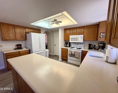 19609 N 98th Drive - Photo Thumbnail 16