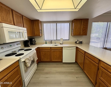 19609 N 98th Drive - Photo Thumbnail 21