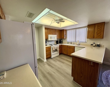 19609 N 98th Drive - Photo Thumbnail 17