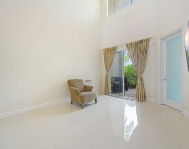 1384 Harbor View W - Photo Thumbnail 6