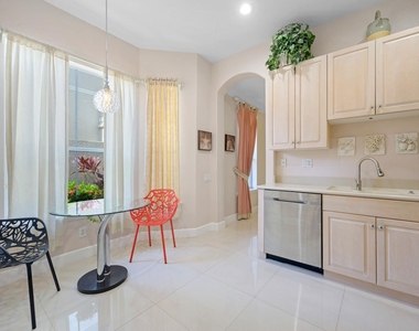 1384 Harbor View W - Photo Thumbnail 5