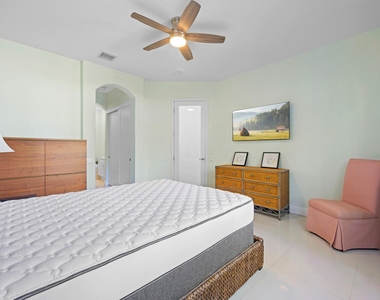 1384 Harbor View W - Photo Thumbnail 20