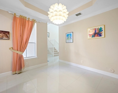 1384 Harbor View W - Photo Thumbnail 7
