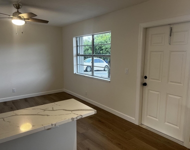 609 Ne 6th Court - Photo Thumbnail 4