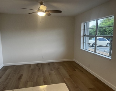 609 Ne 6th Court - Photo Thumbnail 3