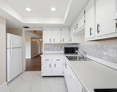 4158 Inverrary Drive - Photo Thumbnail 5
