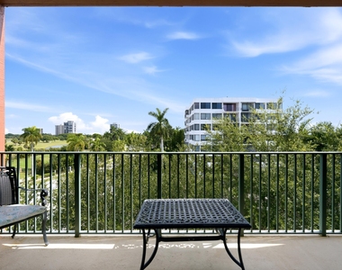 1640 Presidential Way - Photo Thumbnail 4