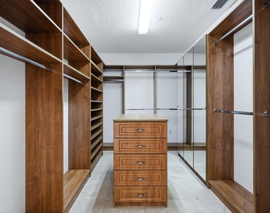 1640 Presidential Way - Photo Thumbnail 15