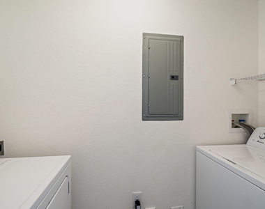 2803 Sarento Place - Photo Thumbnail 15