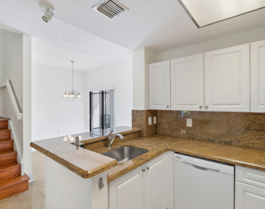 2803 Sarento Place - Photo Thumbnail 14