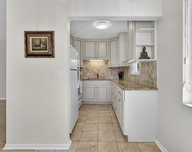 3402 Cynthia Lane - Photo Thumbnail 17