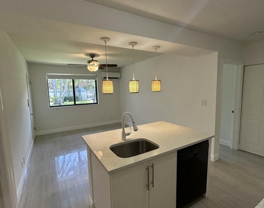 914 Ne 15th Avenue - Photo Thumbnail 4