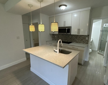 914 Ne 15th Avenue - Photo Thumbnail 2