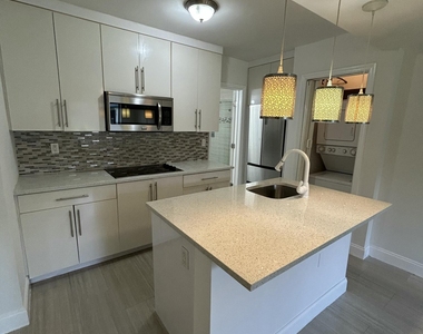 914 Ne 15th Avenue - Photo Thumbnail 3