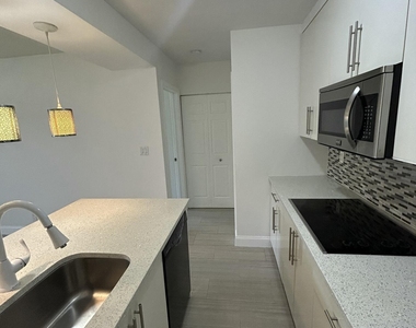 914 Ne 15th Avenue - Photo Thumbnail 6