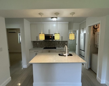 914 Ne 15th Avenue - Photo Thumbnail 1