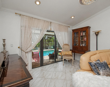 9708 Erica Court - Photo Thumbnail 15