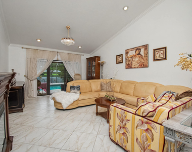 9708 Erica Court - Photo Thumbnail 11