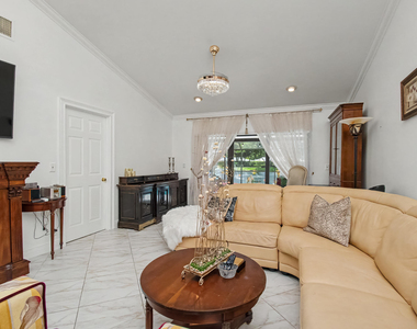 9708 Erica Court - Photo Thumbnail 12