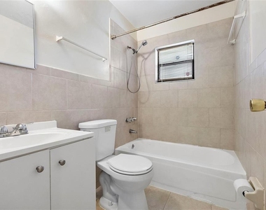 747 Nw 14th Way - Photo Thumbnail 6