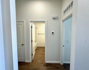 12828 Nw 4th Terrace - Photo Thumbnail 3