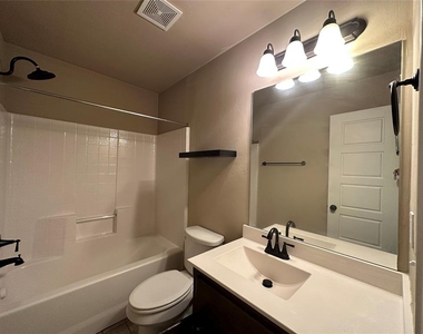 5811 Marblewood Drive - Photo Thumbnail 8