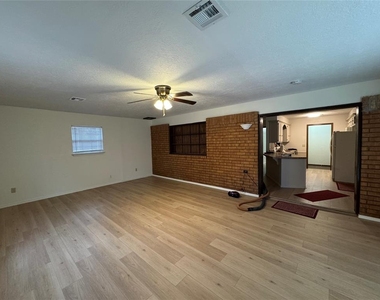 4765 Spiva Drive - Photo Thumbnail 4