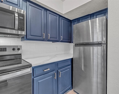 11560 N May Avenue - Photo Thumbnail 6