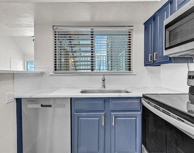 11560 N May Avenue - Photo Thumbnail 5