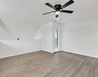 11560 N May Avenue - Photo Thumbnail 11