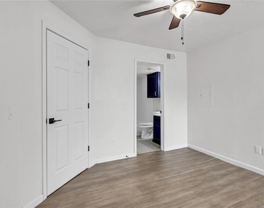 11560 N May Avenue - Photo Thumbnail 8