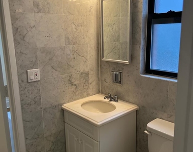 East 63rd Street - Photo Thumbnail 4