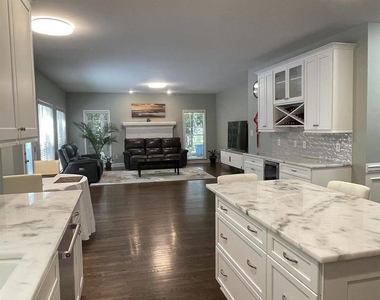 6025 Oakridge Court - Photo Thumbnail 11