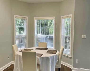 6025 Oakridge Court - Photo Thumbnail 10