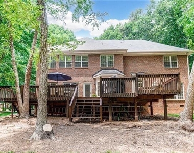 6025 Oakridge Court - Photo Thumbnail 31