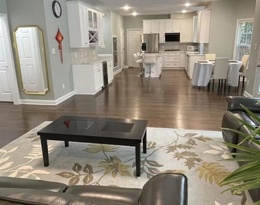 6025 Oakridge Court - Photo Thumbnail 2