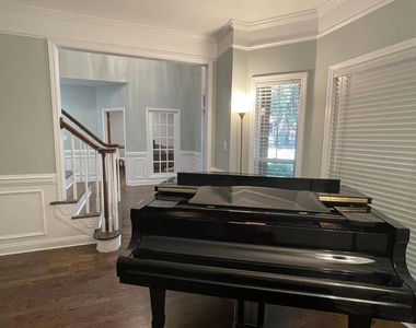 6025 Oakridge Court - Photo Thumbnail 13
