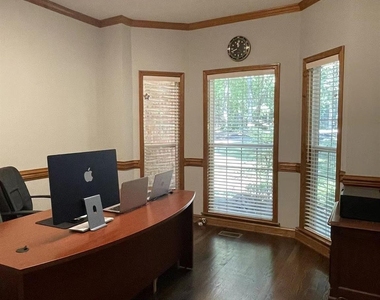 6025 Oakridge Court - Photo Thumbnail 17